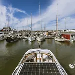 Nightboat Peniche ספינת מלון בורדו