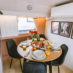 Nightboat Peniche ספינת מלון בורדו