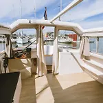 Nightboat Peniche Botel
