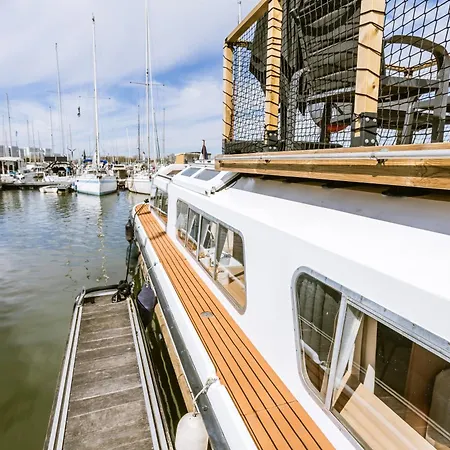 Nightboat Peniche Botel Bordeaux