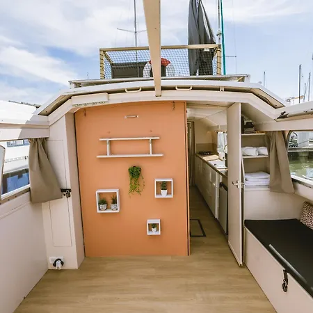 Nightboat Peniche * بوردو