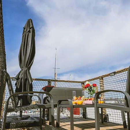 Nightboat Peniche بوتيل بوردو