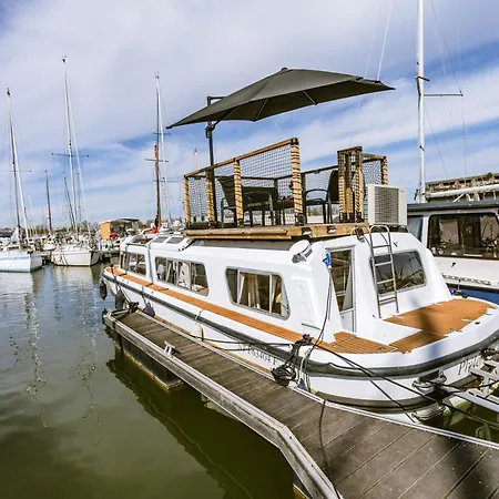 Botel Nightboat Peniche Bordeaux