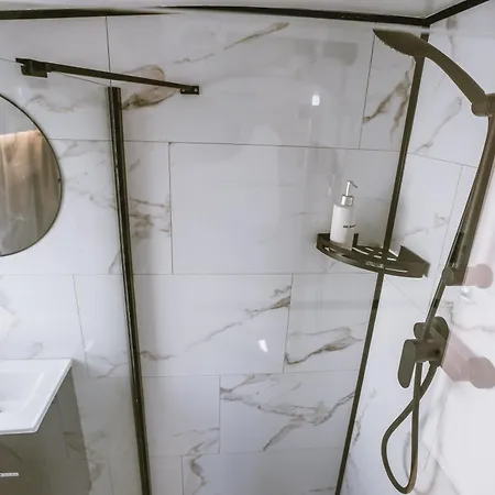 Nightboat Peniche Botel *