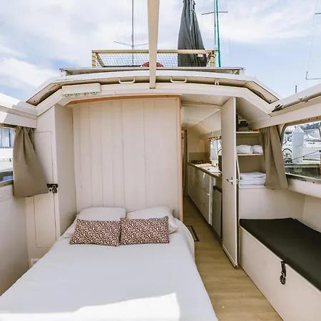 بوتيل Nightboat Peniche *