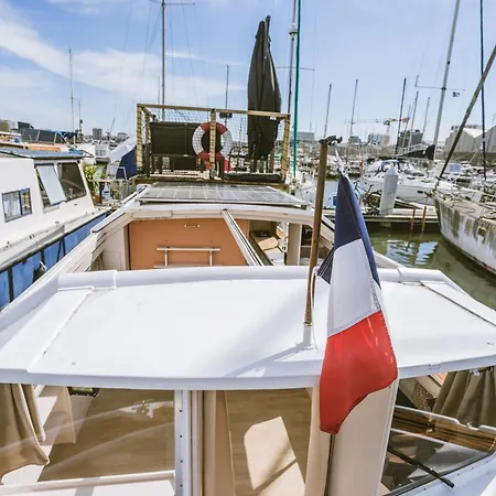 Botel Nightboat Peniche *