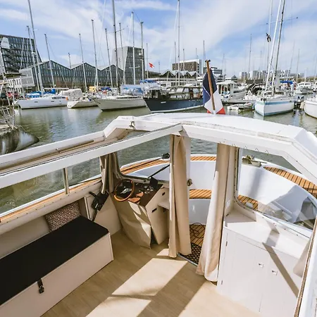 Botel Nightboat Peniche Bordeaux