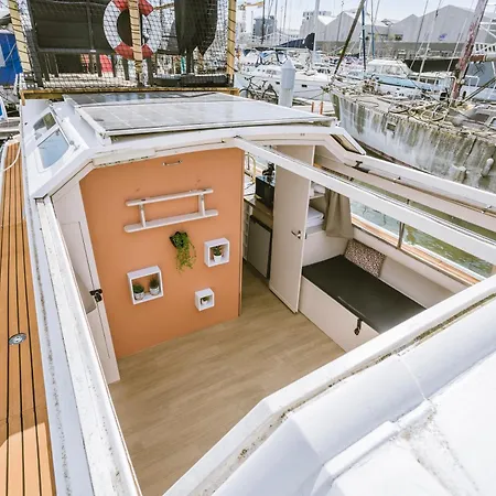 Nightboat Peniche * بوردو