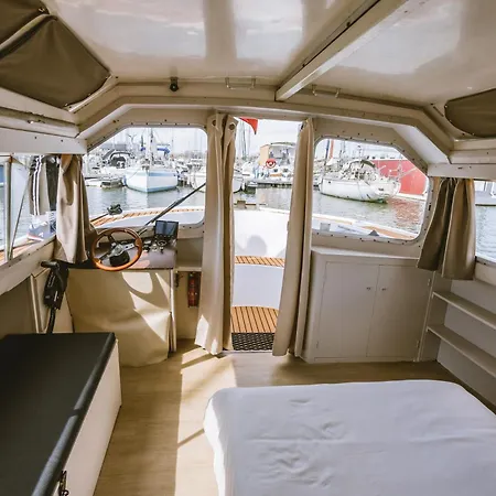 Nightboat Peniche Botel