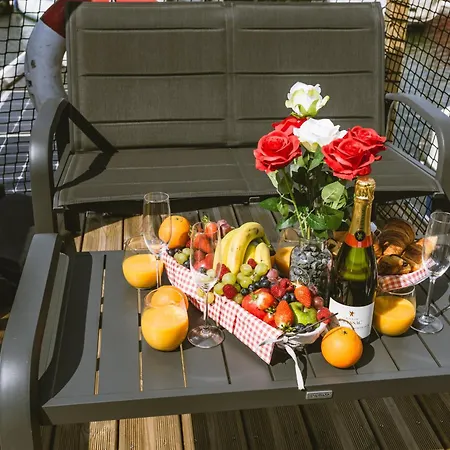 Nightboat Peniche بوتيل *