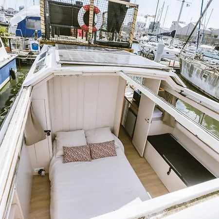 بوتيل Nightboat Peniche *