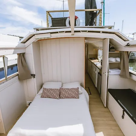 Nightboat Peniche * بوردو