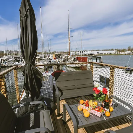 Båthotell Nightboat Peniche *