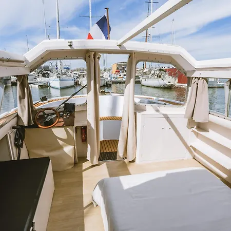Nightboat Peniche Botel Bordeaux