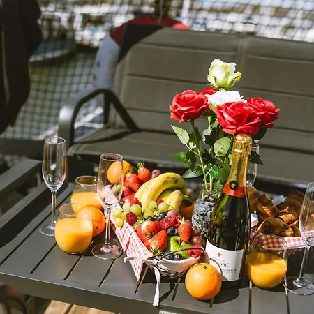 بوتيل Nightboat Peniche بوردو