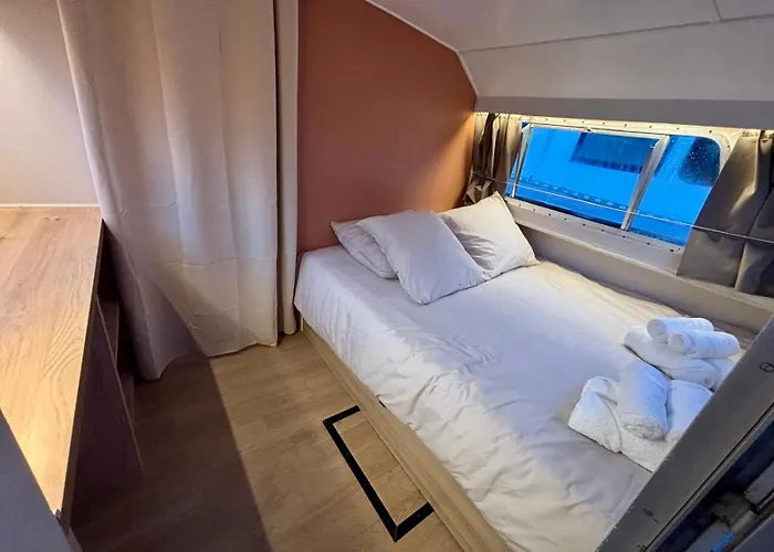 Nightboat Peniche 보트호텔