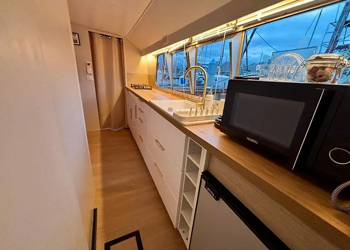 Nightboat Peniche 보트호텔 보르도