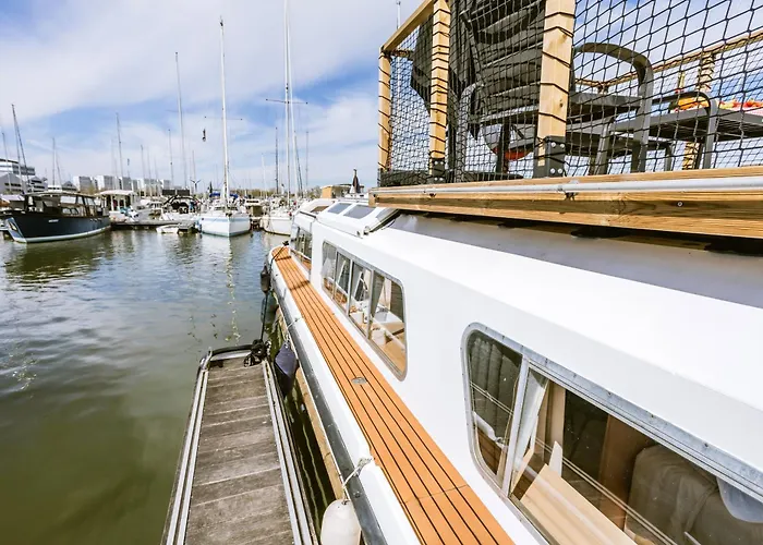 Nightboat Peniche 보트호텔 보르도