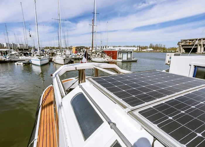 Nightboat Peniche Botel *