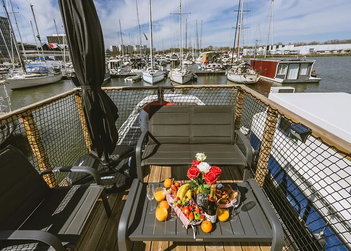 Nightboat Peniche Bådhotel Bordeaux