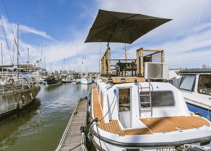 Nightboat Peniche Botel *