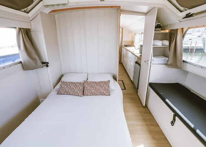 Nightboat Peniche