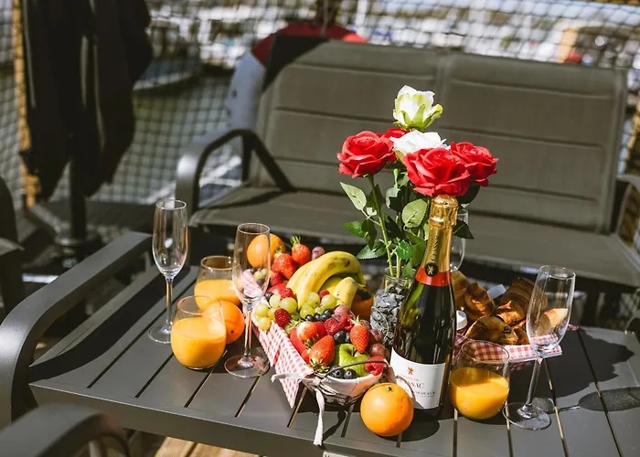 Botel Nightboat Peniche Bordeaux