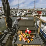 Nightboat Peniche 船上ホテル ボルドー