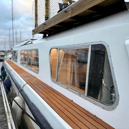 船上ホテル Nightboat Peniche